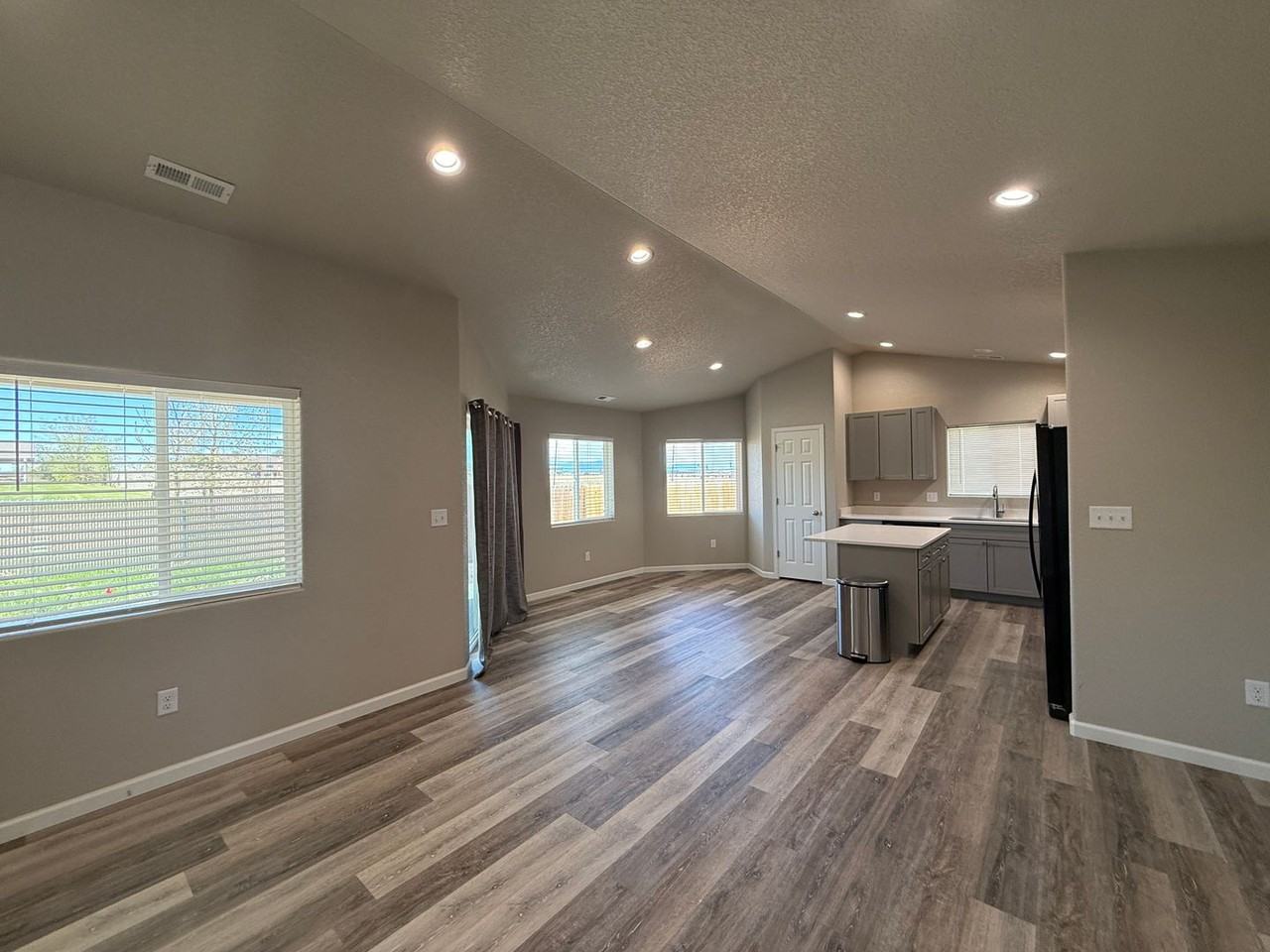 153 S Stardust Cir - Photo 2 of 16