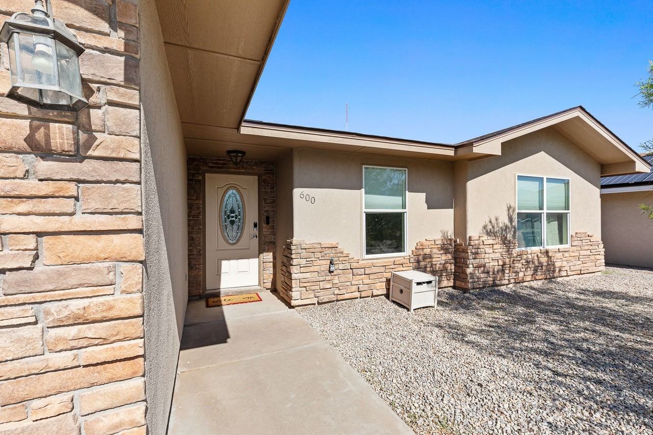 600 Coronado Dr - Photo 2 of 33