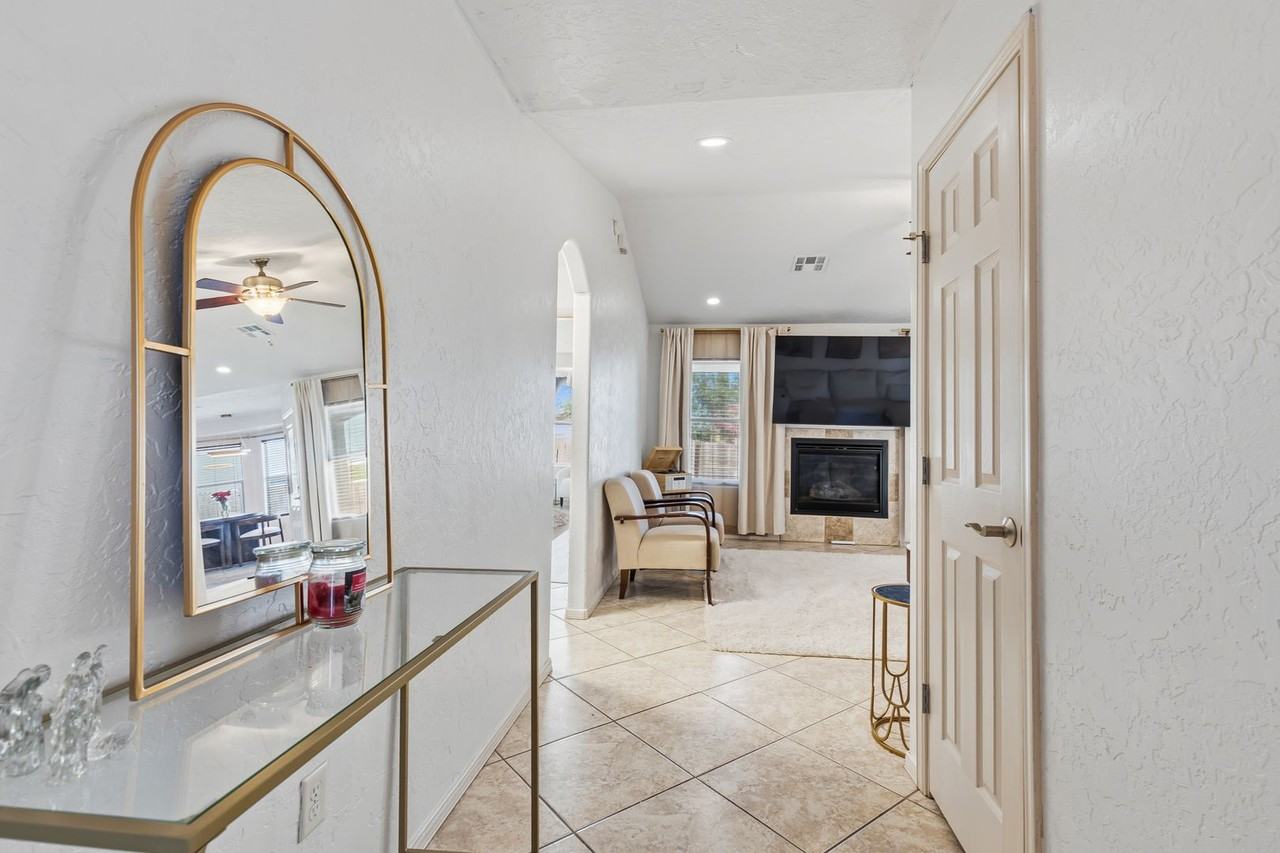 600 Coronado Dr - Photo 4 of 33