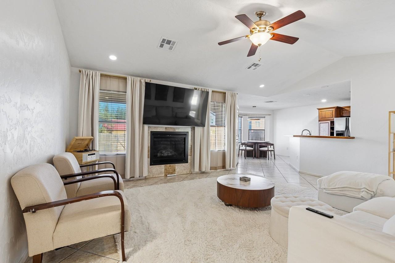 600 Coronado Dr - Photo 5 of 33