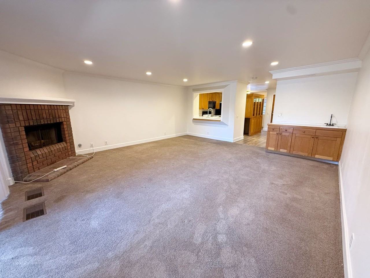 8880 Villa La Jolla Dr #214 - Photo 2 of 28