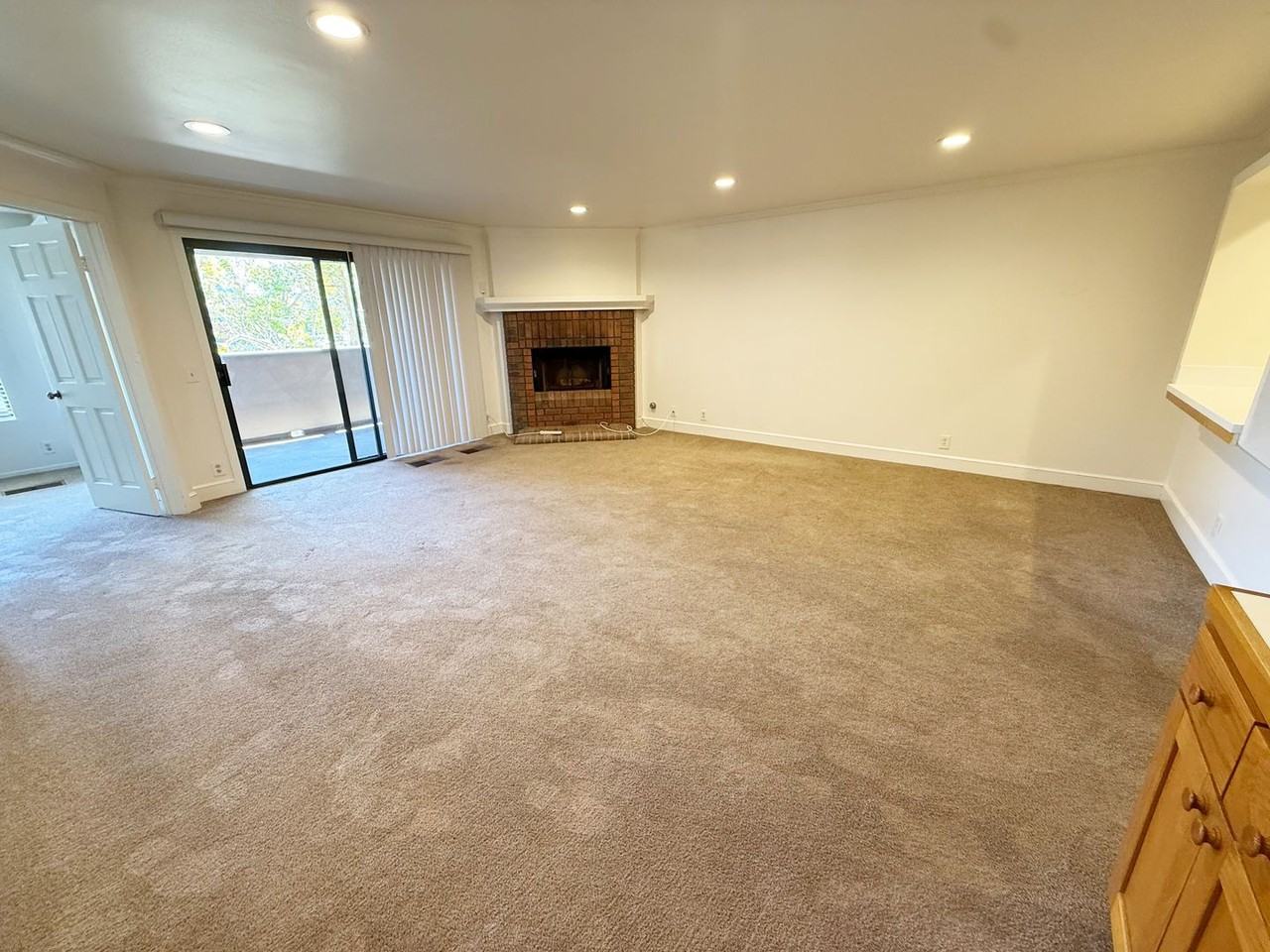 8880 Villa La Jolla Dr #214 - Photo 3 of 28