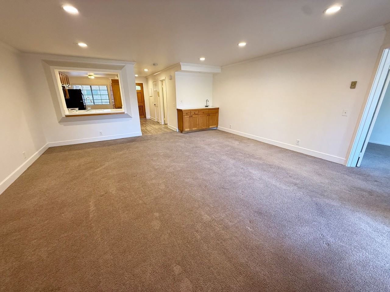 8880 Villa La Jolla Dr #214 - Photo 5 of 28