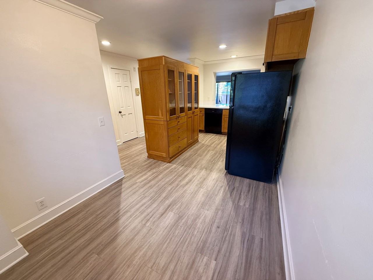 8880 Villa La Jolla Dr #214 - Photo 7 of 28