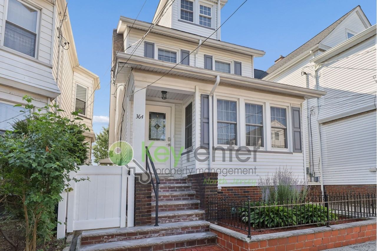 364 Chestnut St - Photo 2 of 31