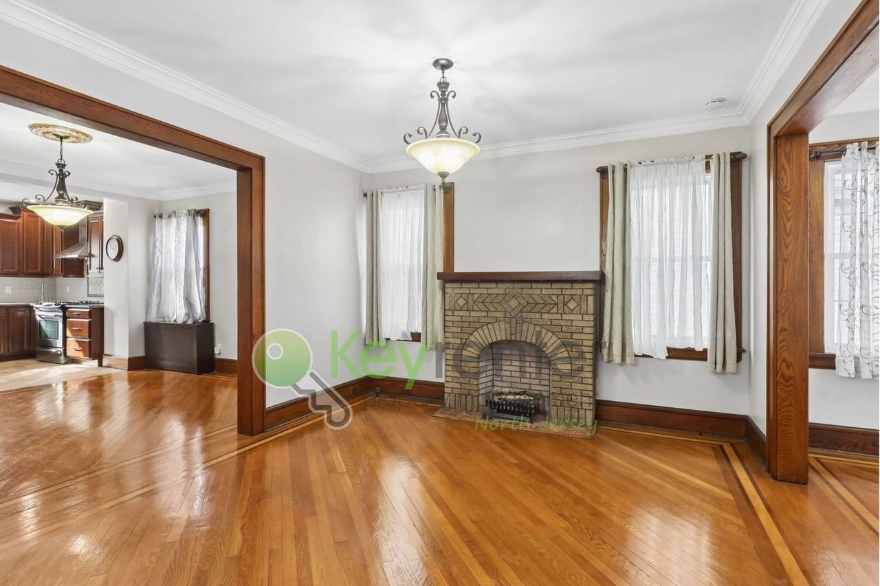 364 Chestnut St - Photo 3 of 31
