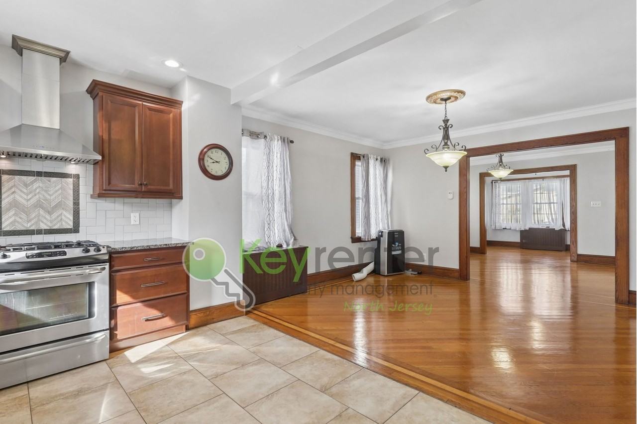364 Chestnut St - Photo 5 of 31