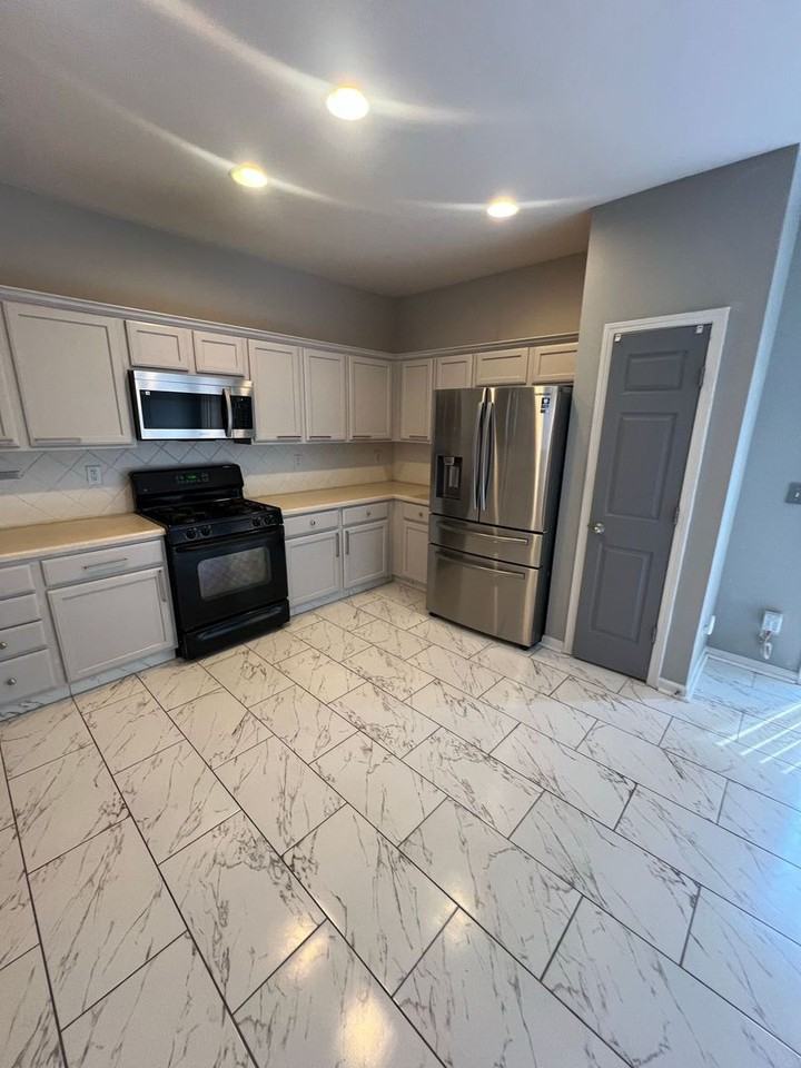 821 Tulip Poplar Way - Photo 7 of 21