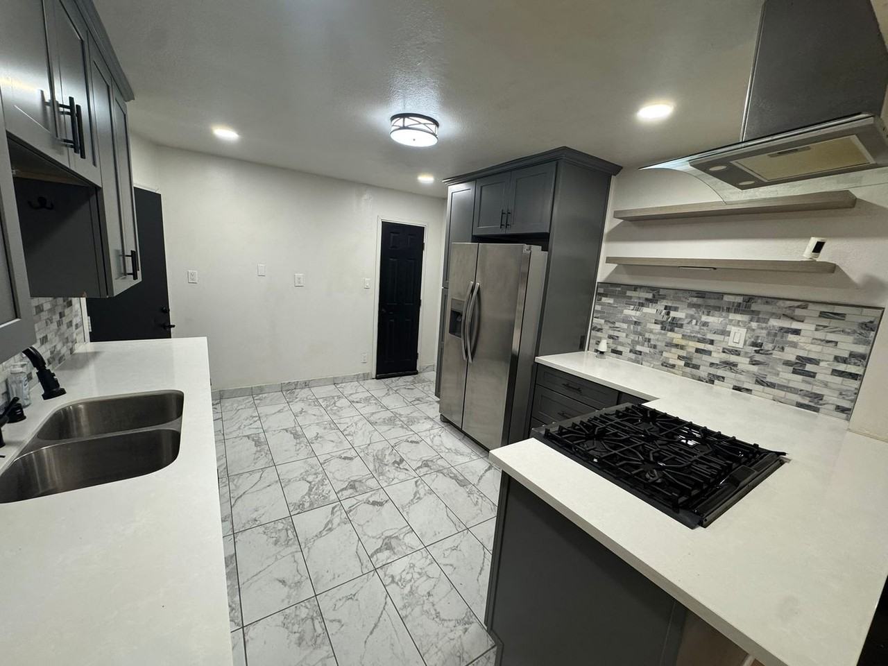 688 Taft Ave - Photo 2 of 20