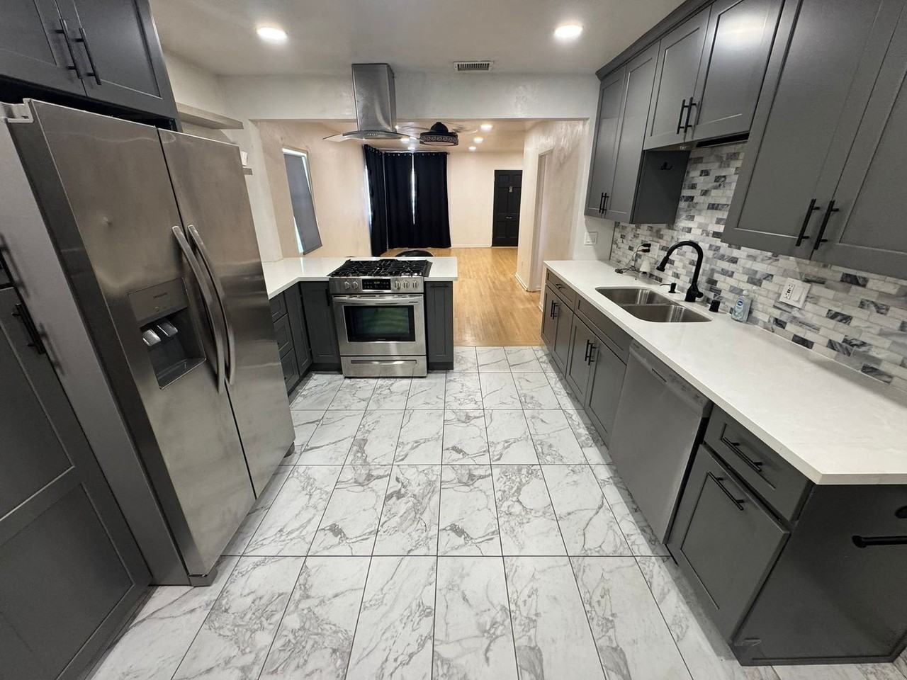 688 Taft Ave - Photo 4 of 20