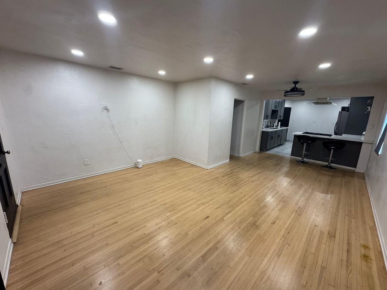 688 Taft Ave - Photo 5 of 20