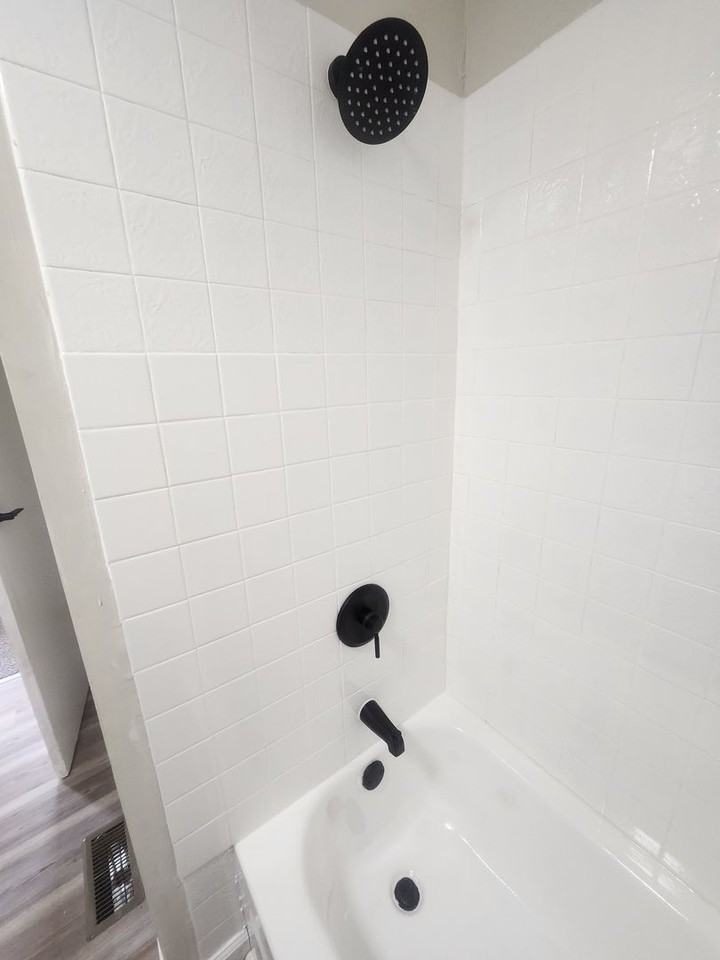 1008 Collier St - Photo 2 of 6