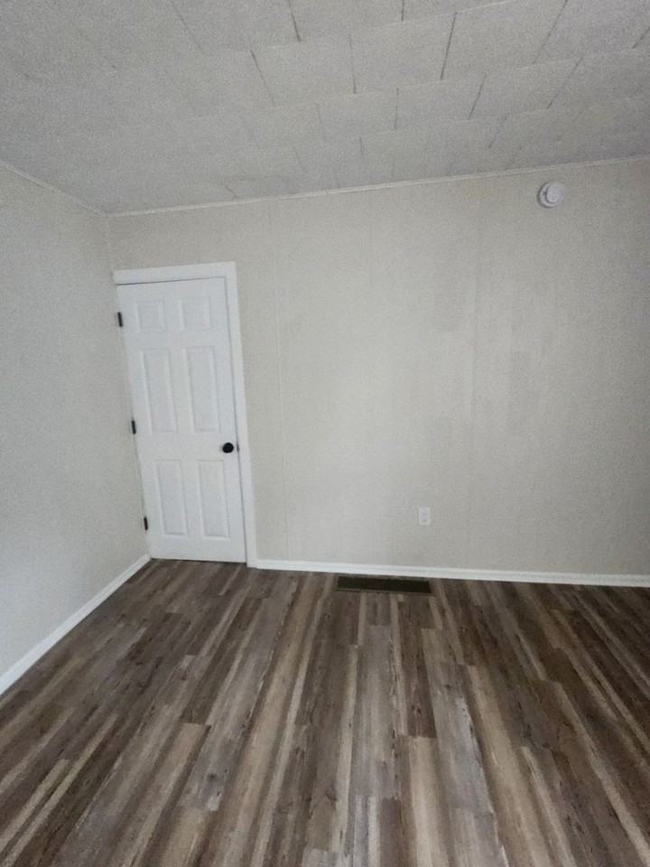 1008 Collier St - Photo 5 of 6