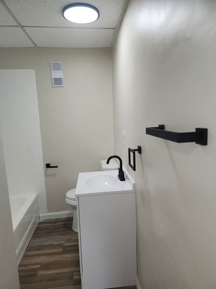 1008 Collier St - Photo 6 of 6