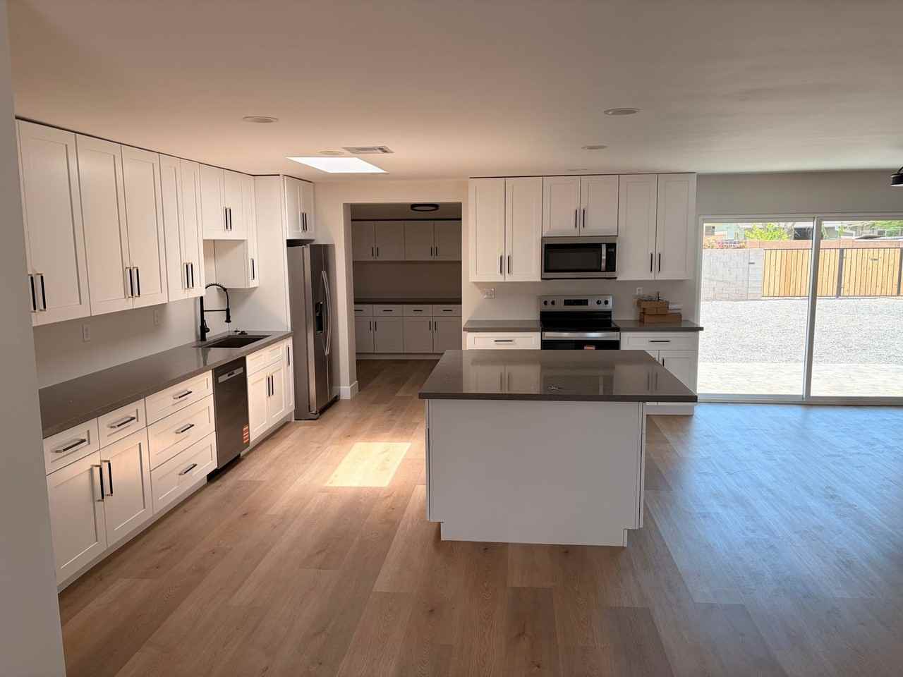 905 E 7th Pl - Photo 2 of 18