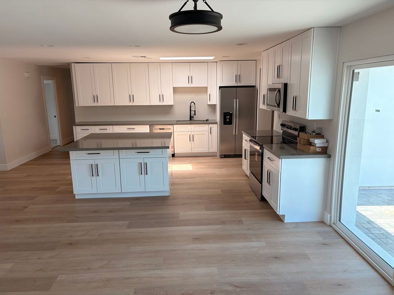 905 E 7th Pl - Photo 3 of 18
