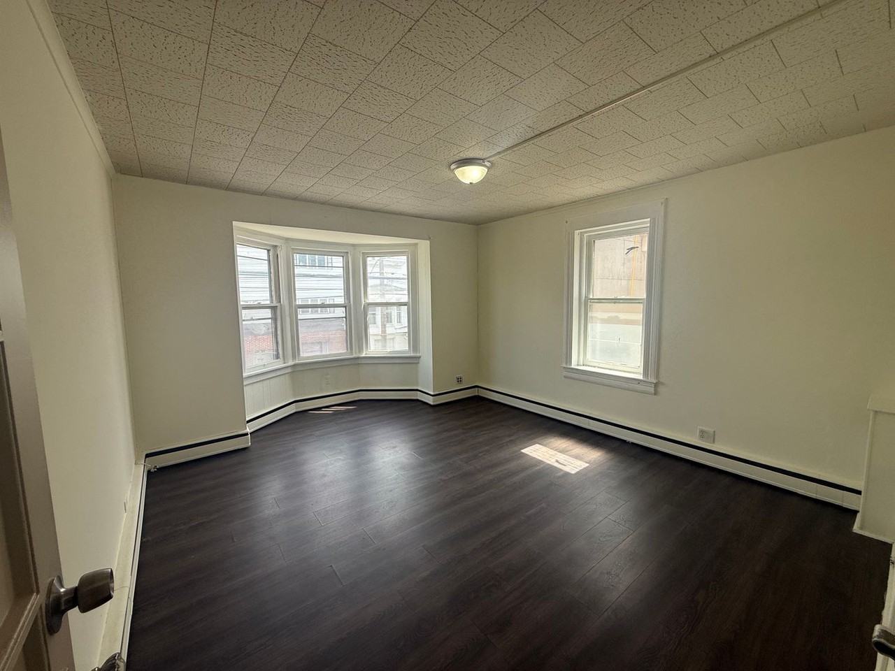 113 W Main St - Photo 4 of 20