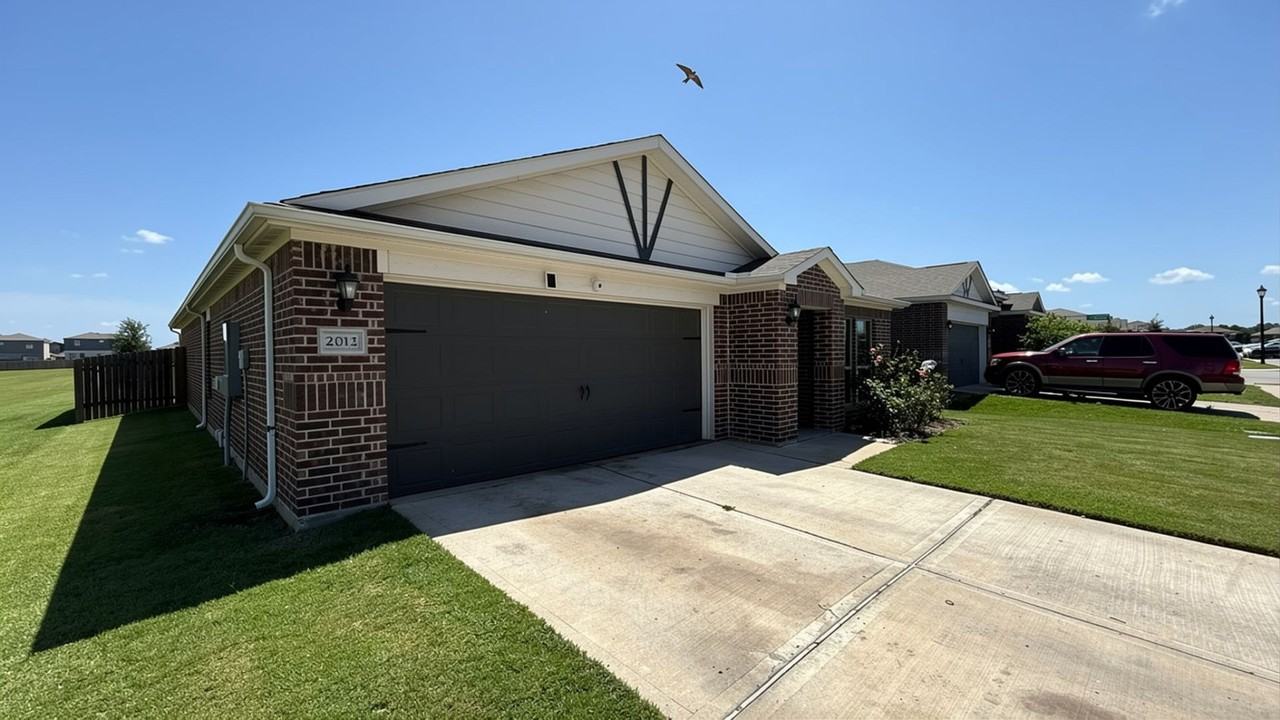2012 Canterbury Dr - Photo 2 of 9