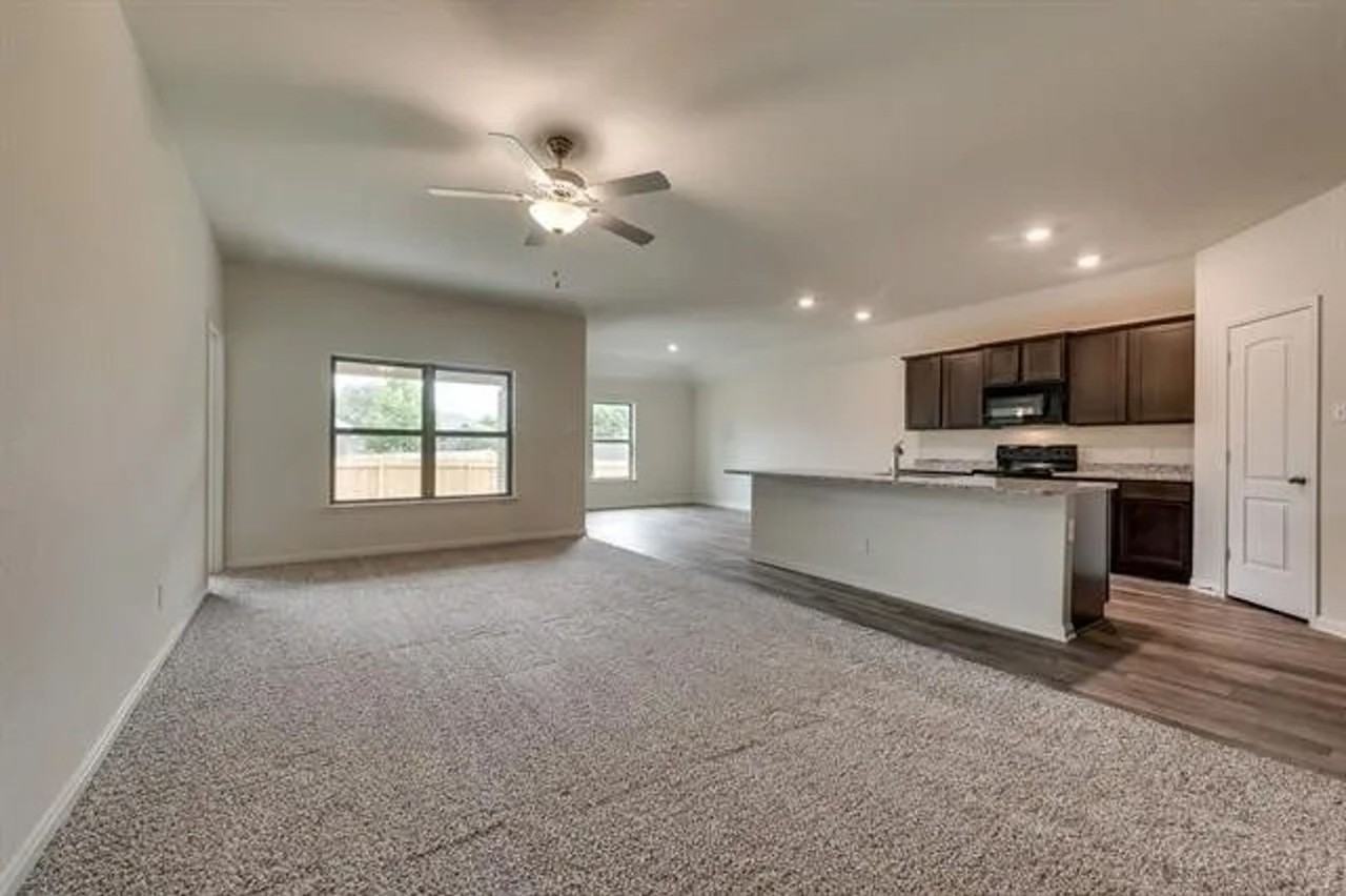 2012 Canterbury Dr - Photo 4 of 9