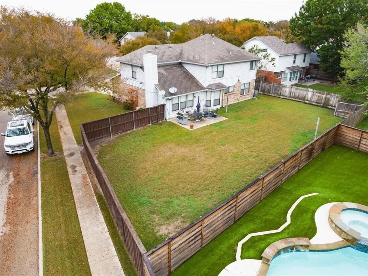 303 Hopewell St - Photo 4 of 8