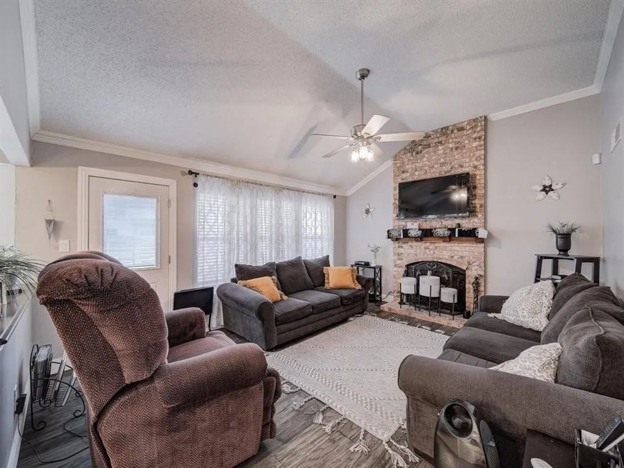 303 Hopewell St - Photo 6 of 8