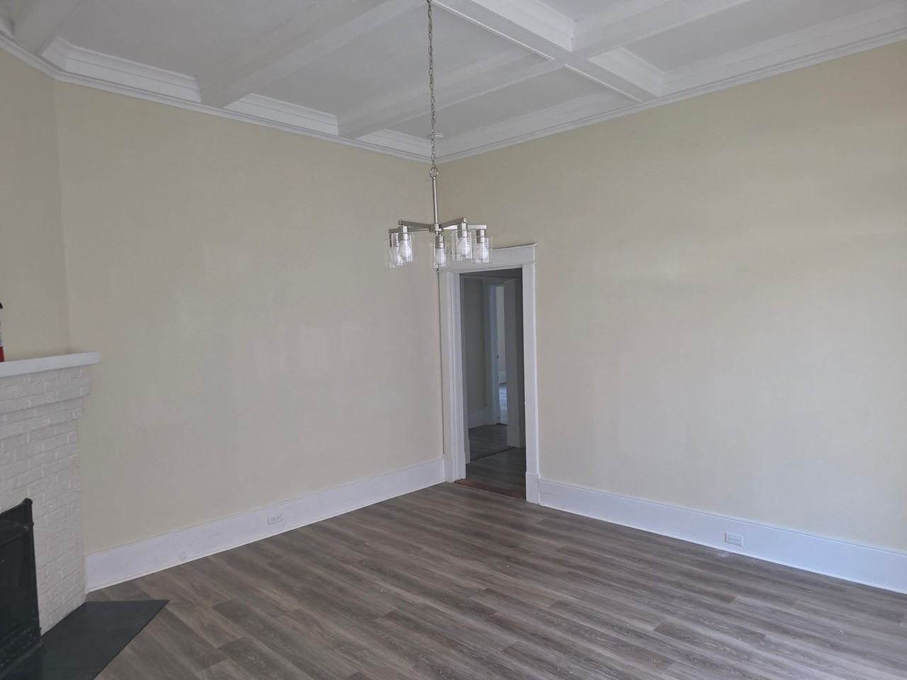 260 Green St - Photo 3 of 16