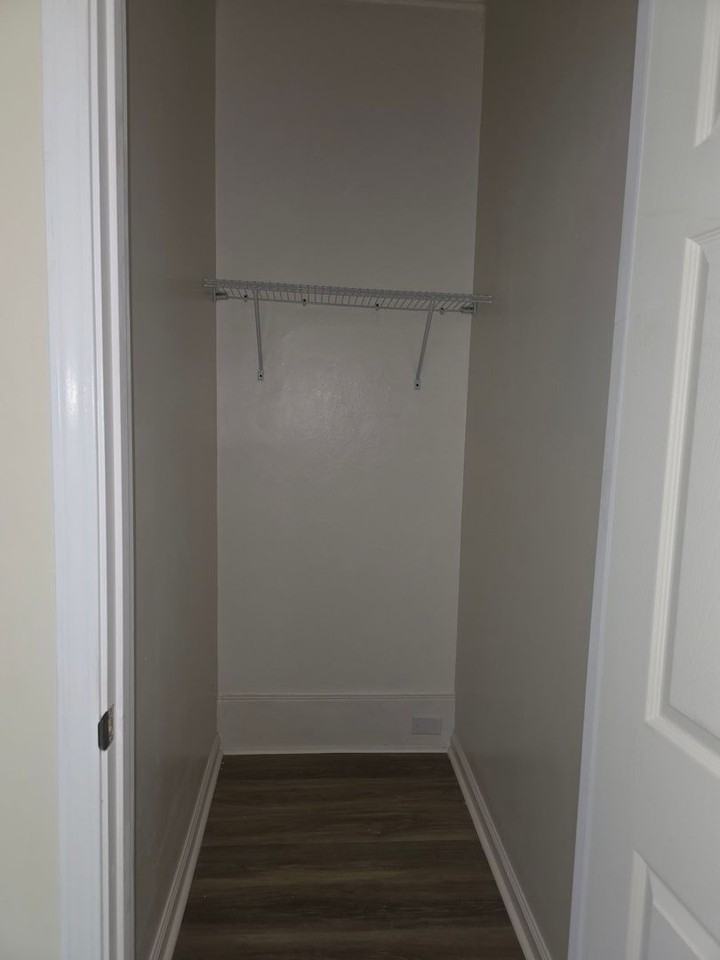 260 Green St - Photo 5 of 16