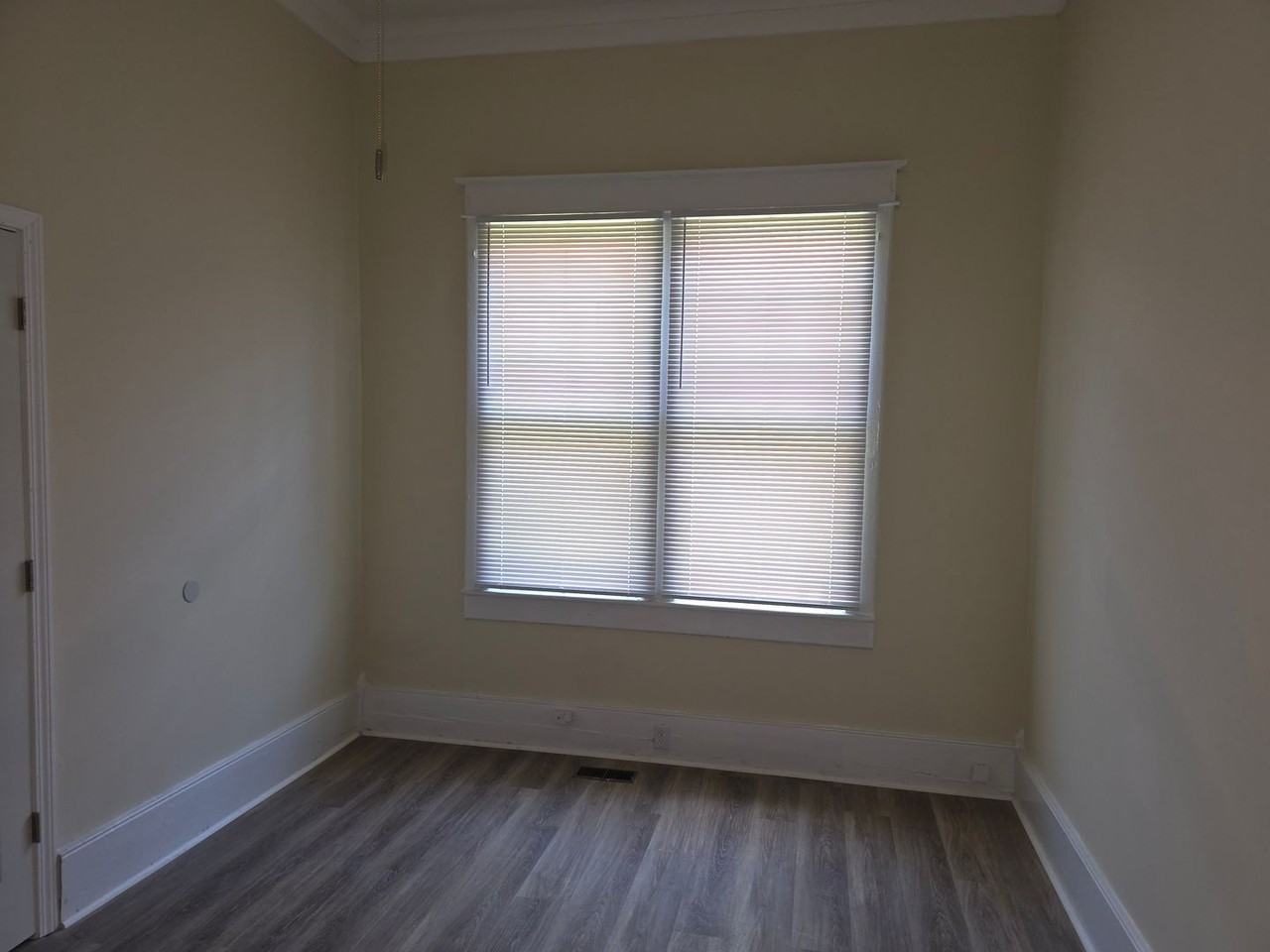 260 Green St - Photo 7 of 16