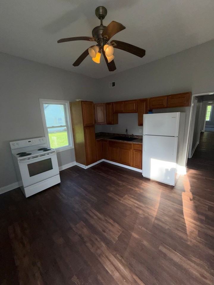 1410 Ewing Ave - Photo 3 of 8