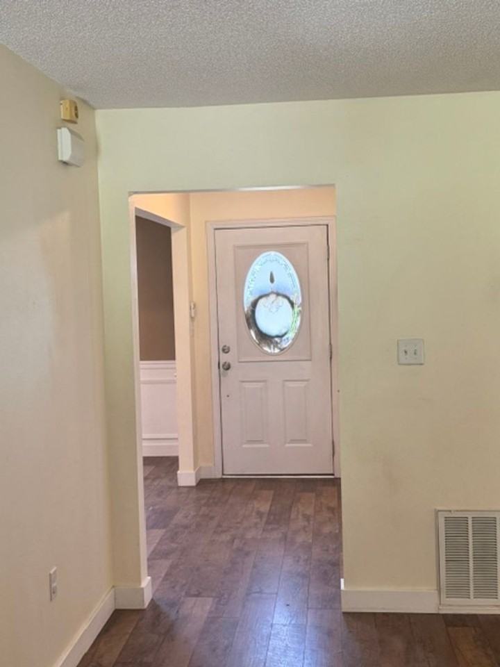 712 Denise Dr - Photo 2 of 39