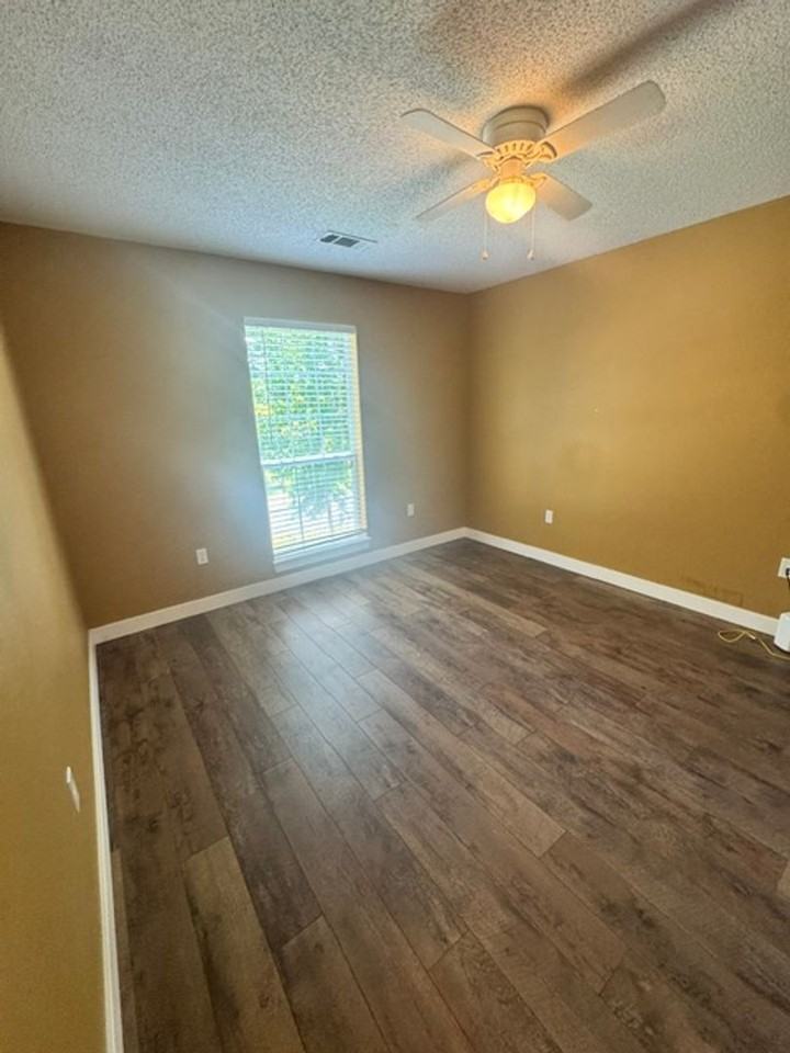 712 Denise Dr - Photo 4 of 39
