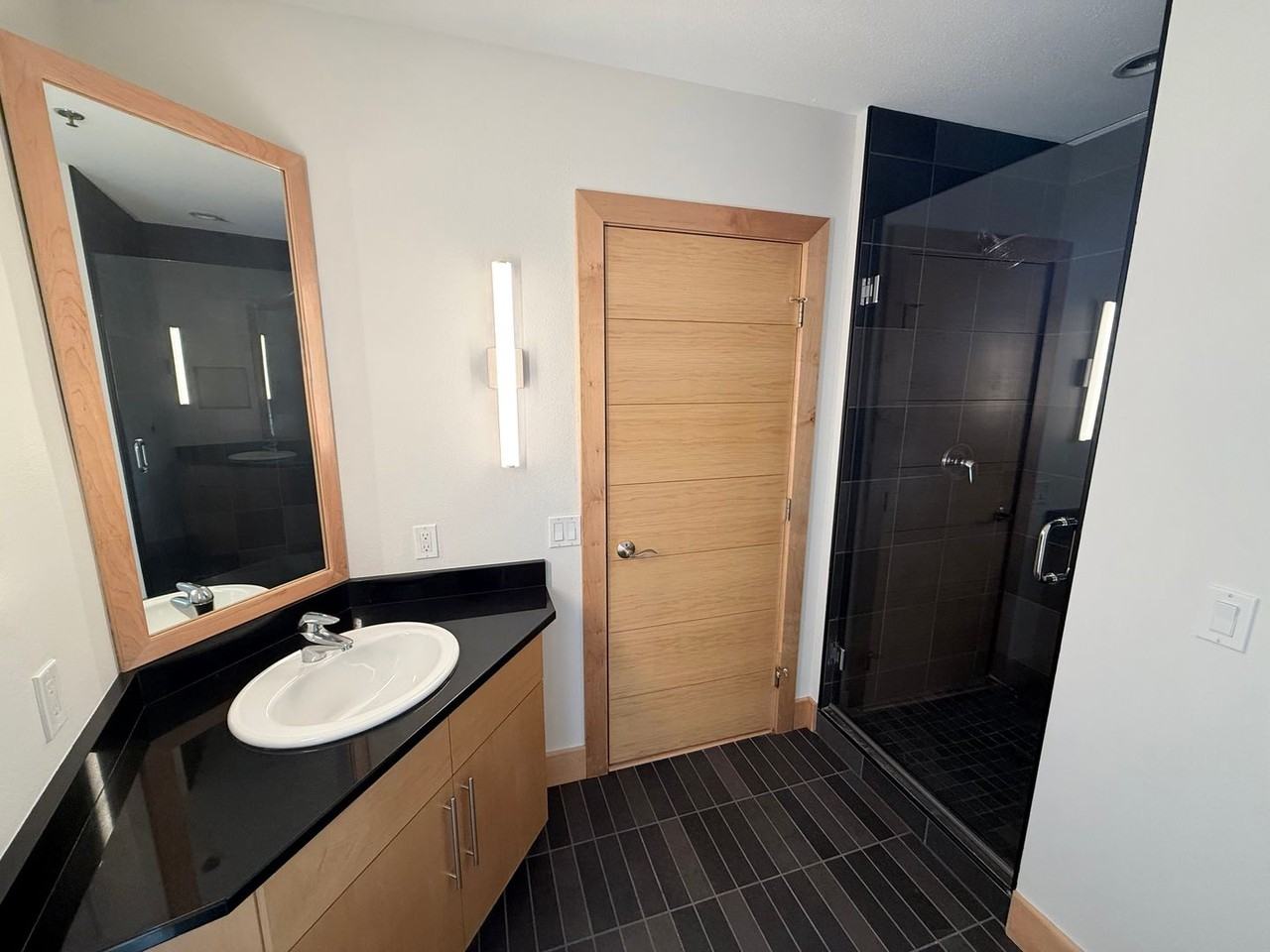 319 Broadway N - Photo 3 of 24