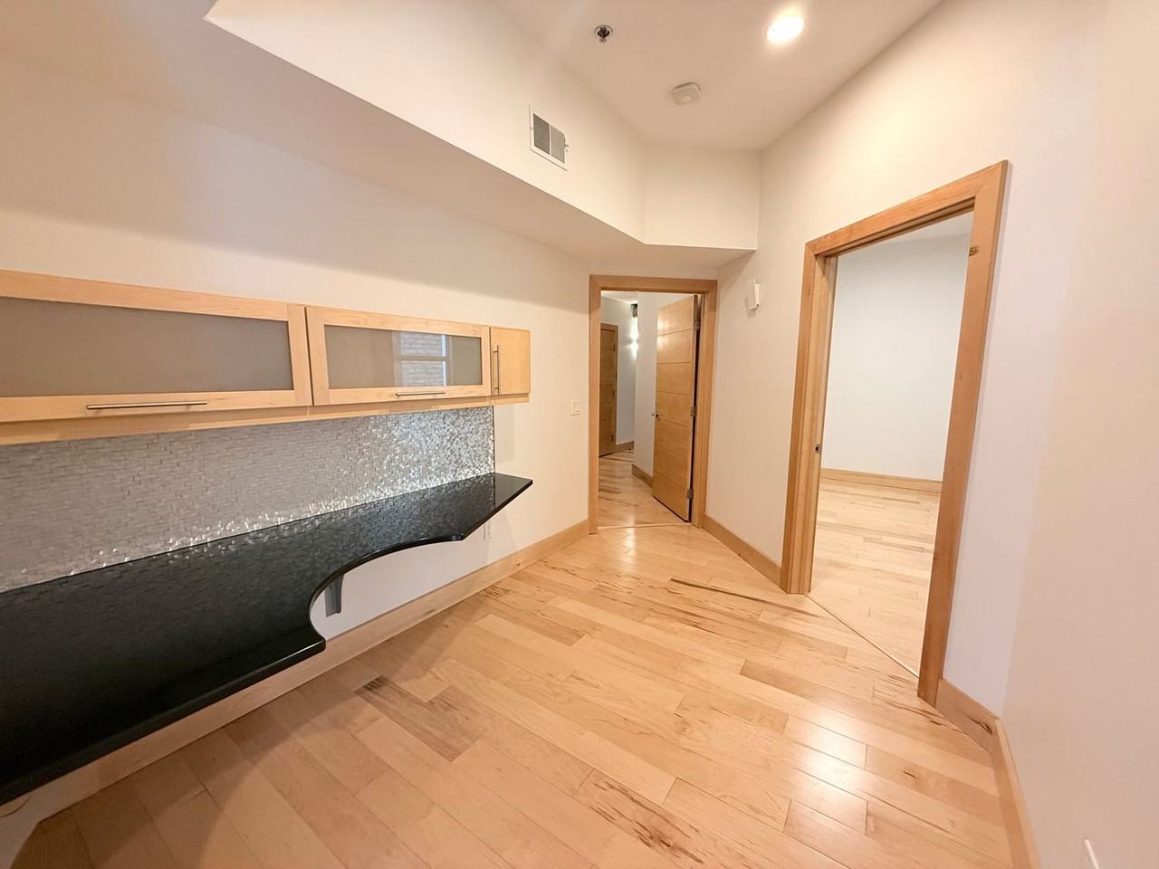 319 Broadway N - Photo 5 of 24