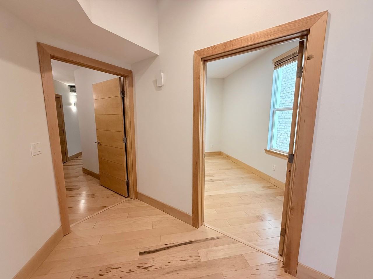 319 Broadway N - Photo 6 of 24