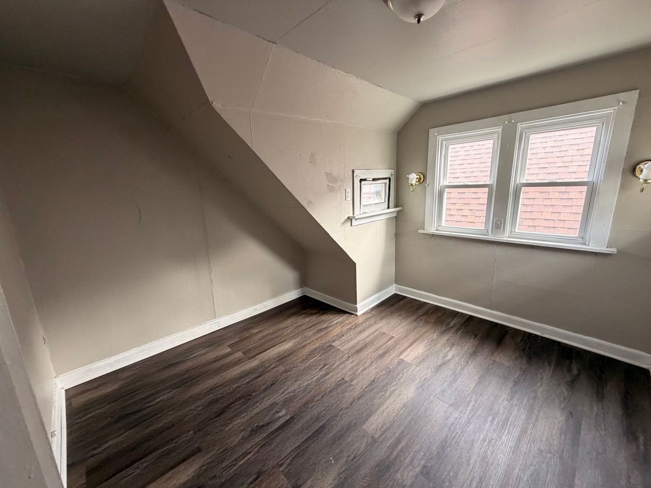 2057 N 34th St - Photo 3 of 17