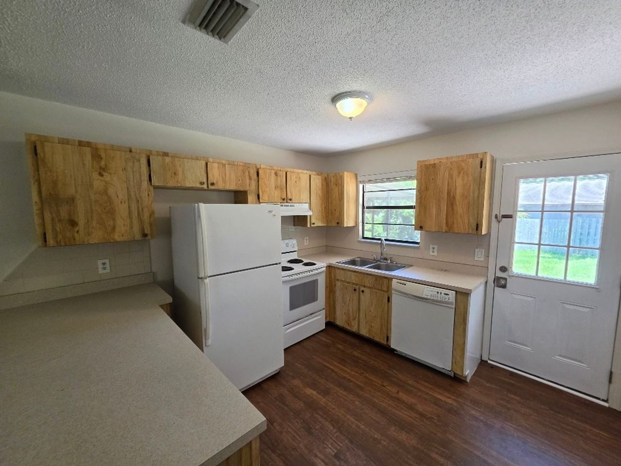1512 Juniper Dr - Photo 2 of 14