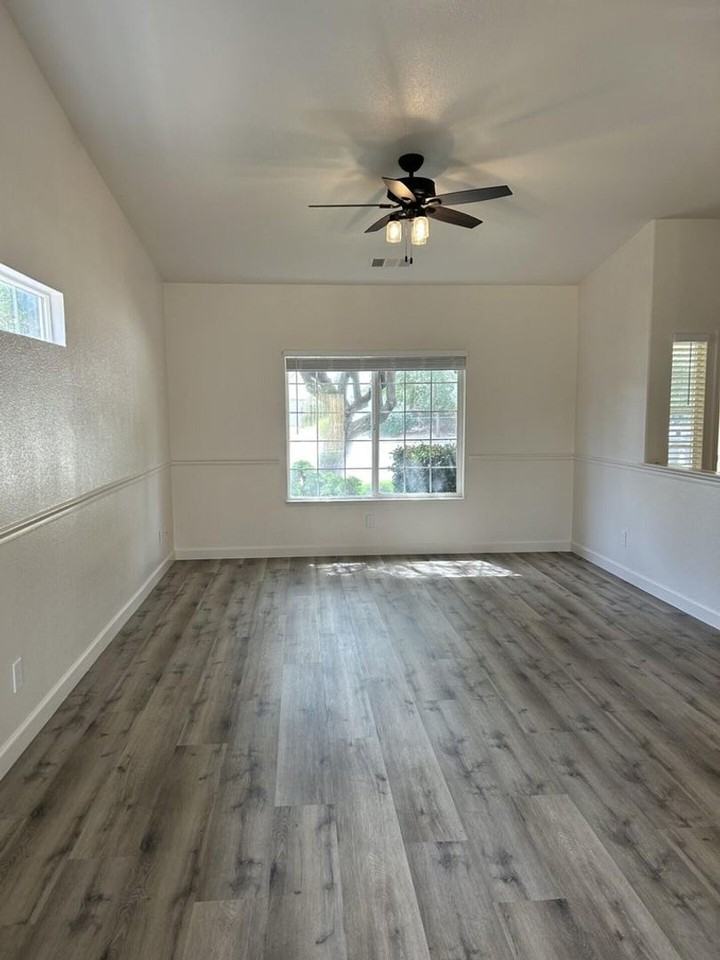 4724 W Manor Ct - Photo 4 of 20
