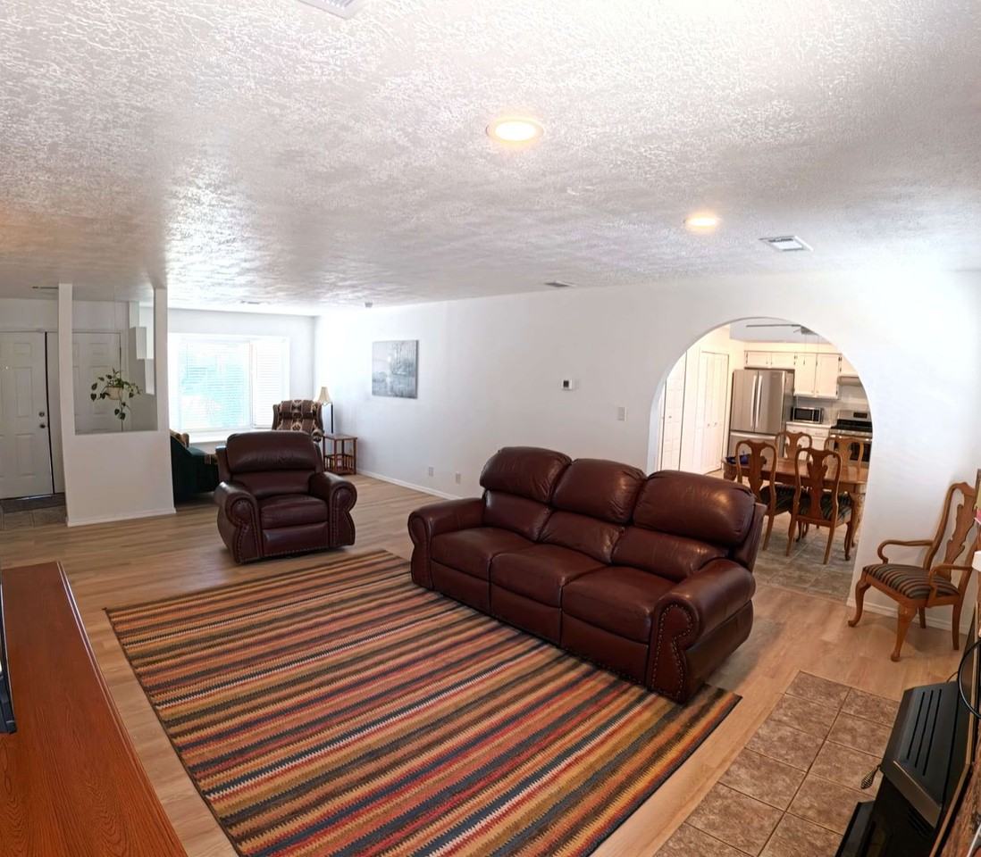2550 Rosswood Dr Se - Photo 2 of 12