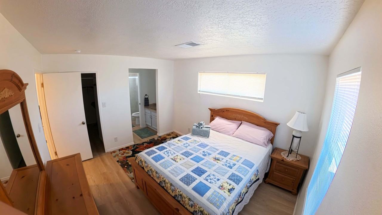 2550 Rosswood Dr Se - Photo 5 of 12