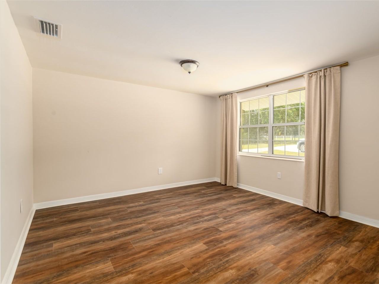 4722 Stearns Rd - Photo 3 of 23