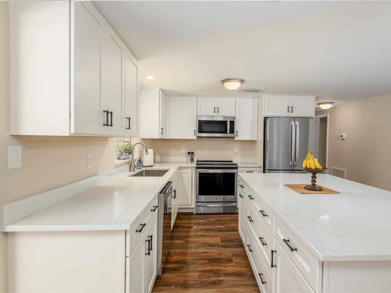 4722 Stearns Rd - Photo 4 of 23