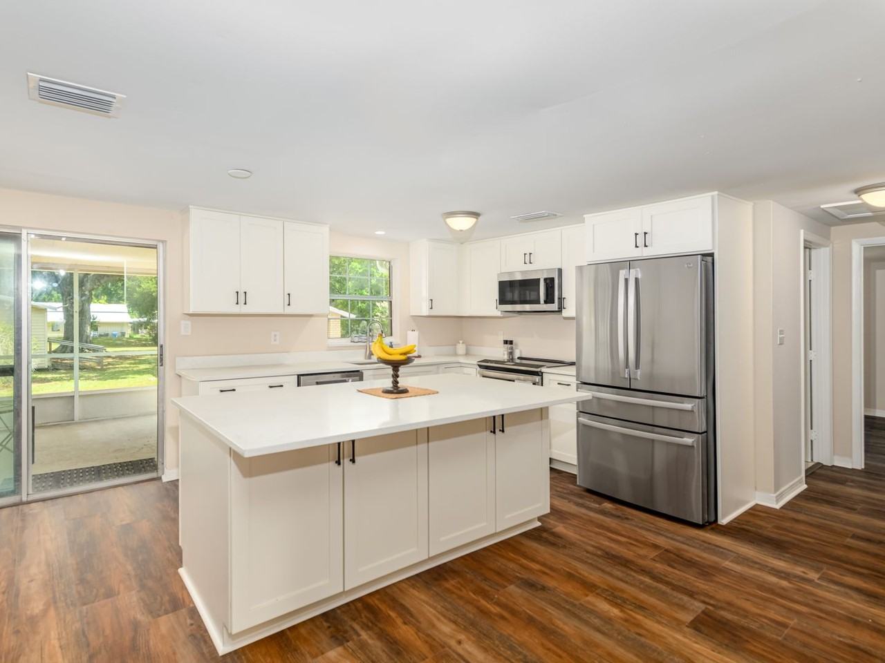 4722 Stearns Rd - Photo 5 of 23