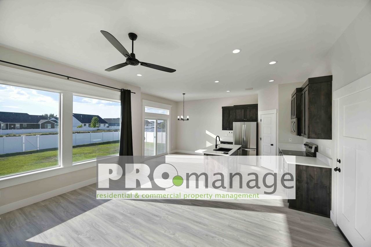 3755 Inglewood Dr - Photo 2 of 16