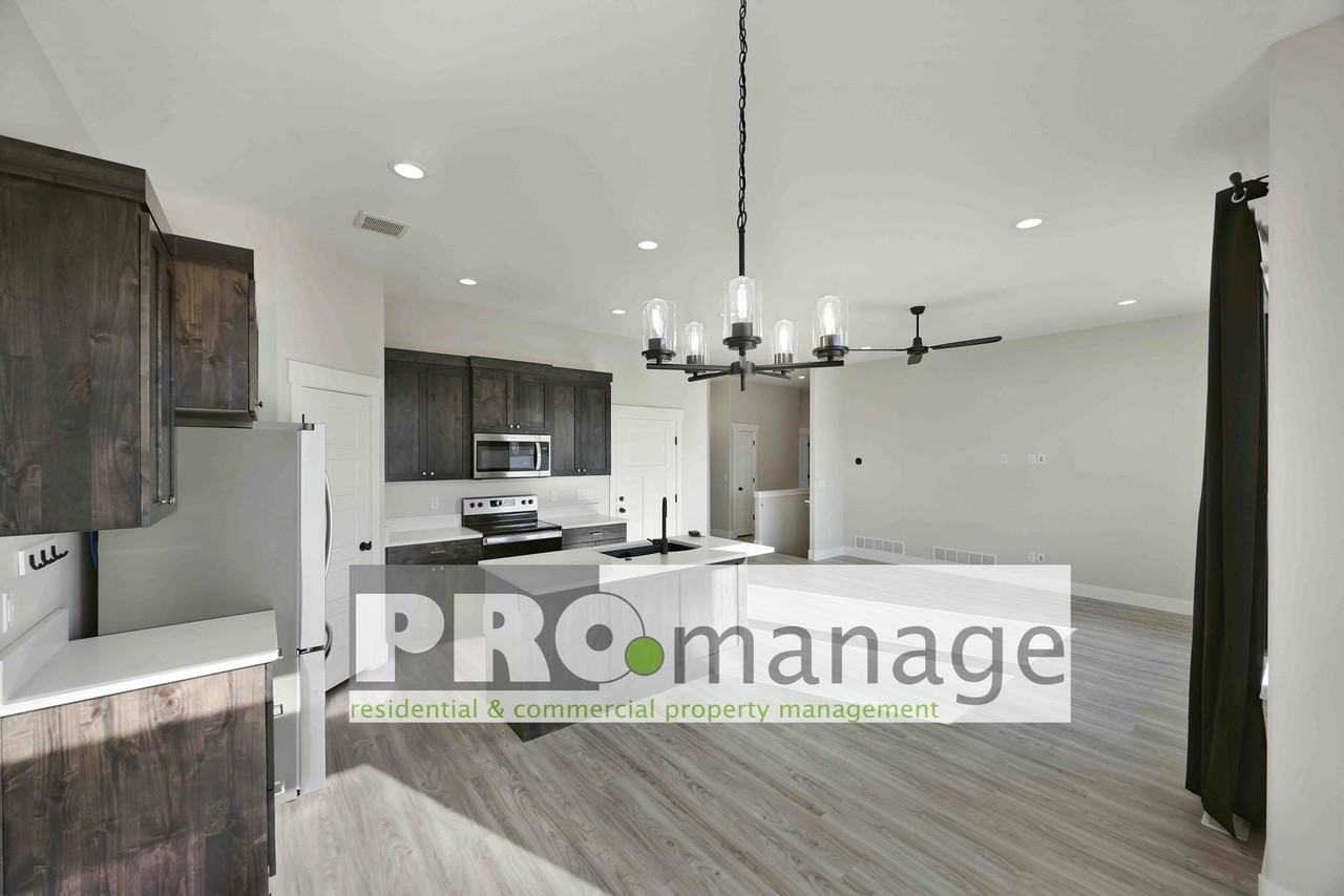 3755 Inglewood Dr - Photo 4 of 16