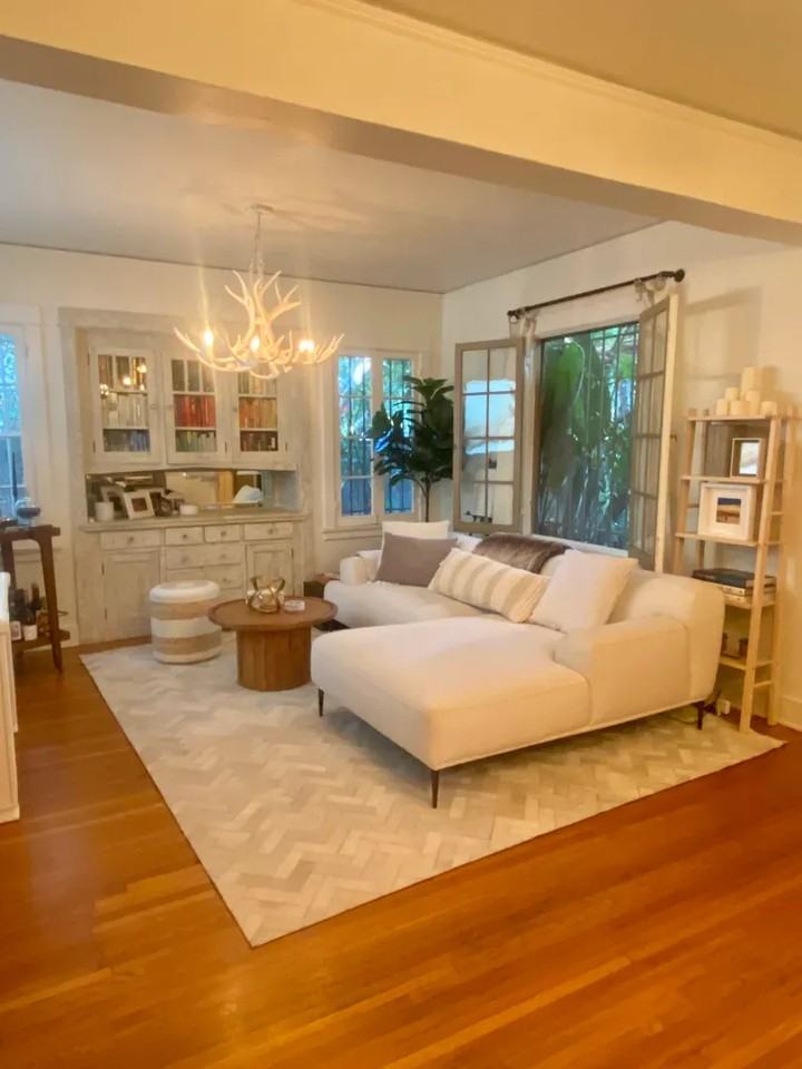 907 N Genesee Ave - Photo 3 of 17