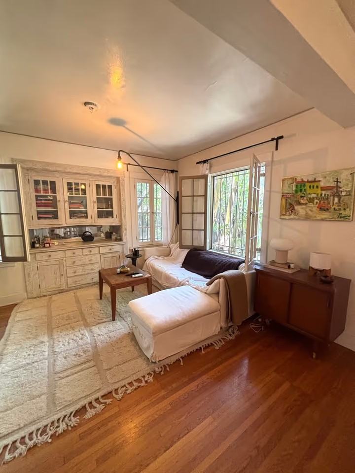 907 N Genesee Ave - Photo 6 of 17