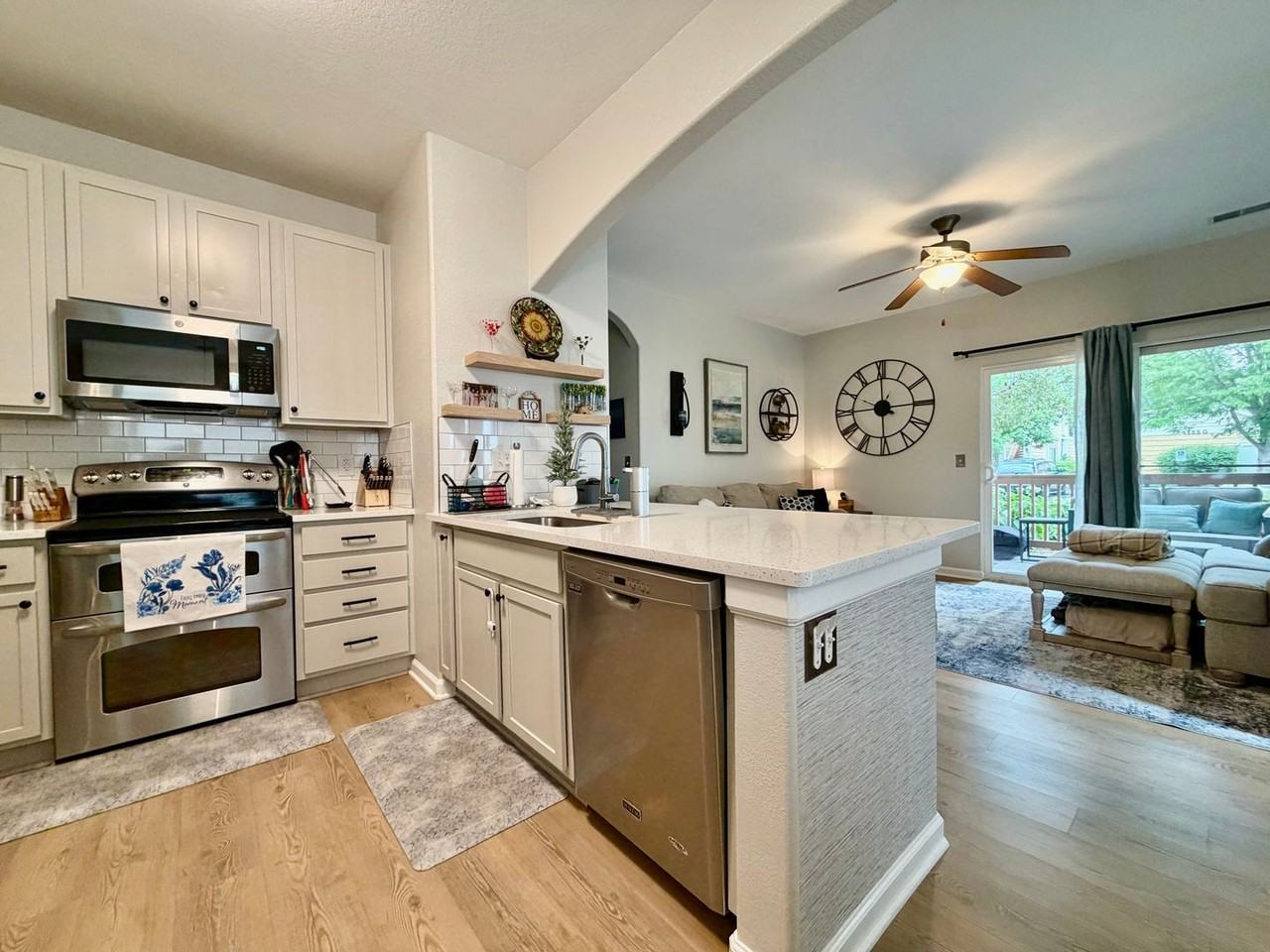 4765 Hahns Peak Dr - Photo 2 of 16