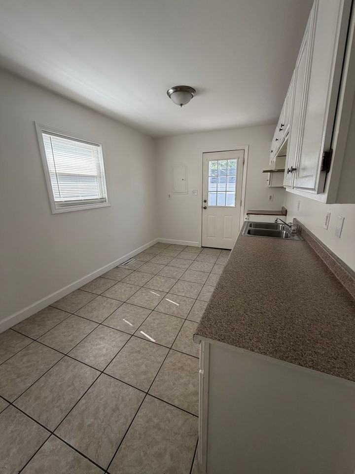 11340 Sherman Ave - Photo 2 of 6