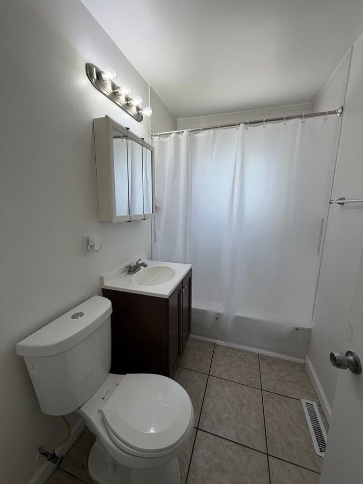 11340 Sherman Ave - Photo 4 of 6