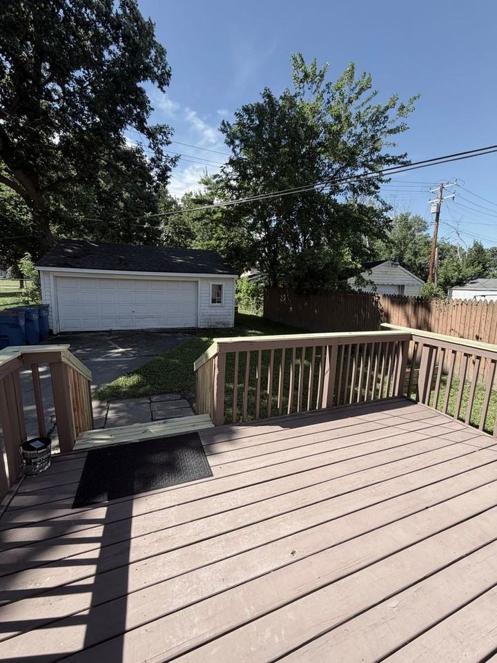 11340 Sherman Ave - Photo 5 of 6